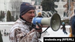 Актывіст АГП Аляксандар Кабанаў на акцыі 26 лютага