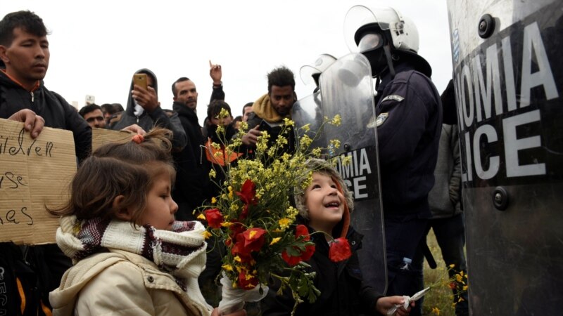 Вицас - Меѓународна мрежа стои зад мобилизацијата на мигрантите во Грција