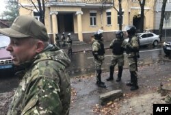 A special police unit stands guard near the apartment of Ukrainian Interior Minister Arsen Avakov’s son, Oleksandr, who was reportedly detained in Kharkiv on October 31.