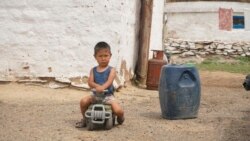 Ребенок в населенном пункте Балта-Тарак. Восточно-Казахстанская область, 9 июня 2020 года.