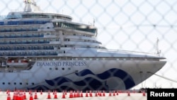 Nava de croazieră Diamond Princess, în portul Yokohama