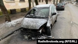 Галина Терещук працює на Радіо Cвобода з 2000 року, вона відкидає побутові версії підпалу її автомобіля