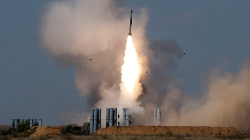Израел ја предупреди Русија да не доставува напредно оружје во Сирија  