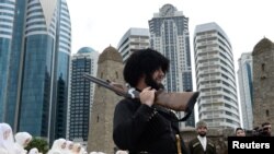 Грозный. Мужчина в чеченском национальном костюме (архивное фото)