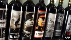 Итальянское вино с изображениями диктаторов – Муссолини, Сталина и Гитлера 