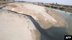 Iraq -- The Euphrates River in Hindiya, 19May2009