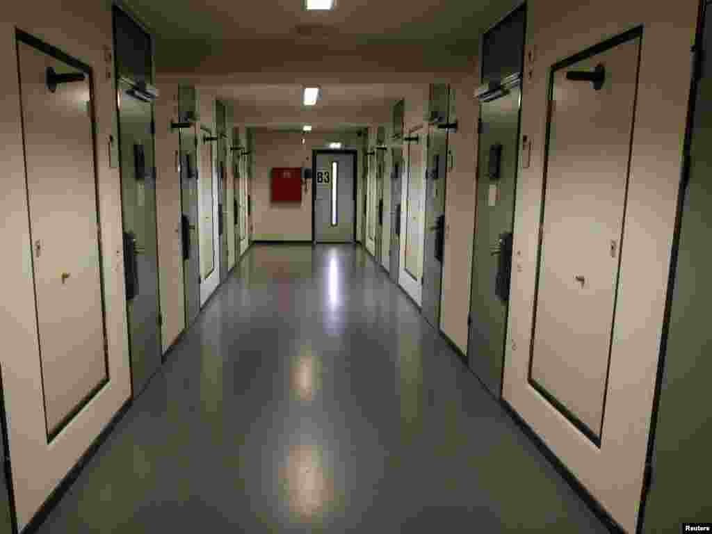 Celule într-una din aripile Centrului de Detenție al Tribunalului Penal Internațional pentru fosta Iugoslavie de la Haga