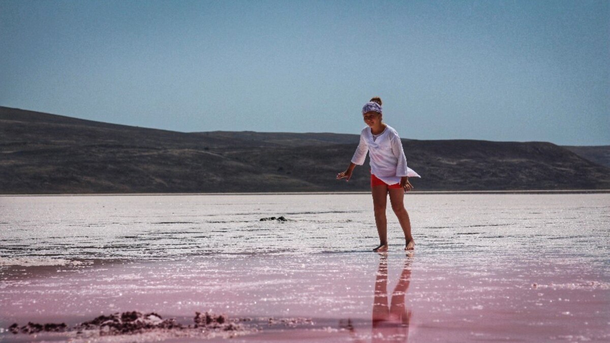 Крым в розовом цвете. Прогулка по Кояшскому озеру (фотогалерея)