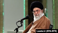 رهبر جمهوری اسلامی روز دوشنبه مذاکره با آمریکا را ممنوع اعلام کرد.