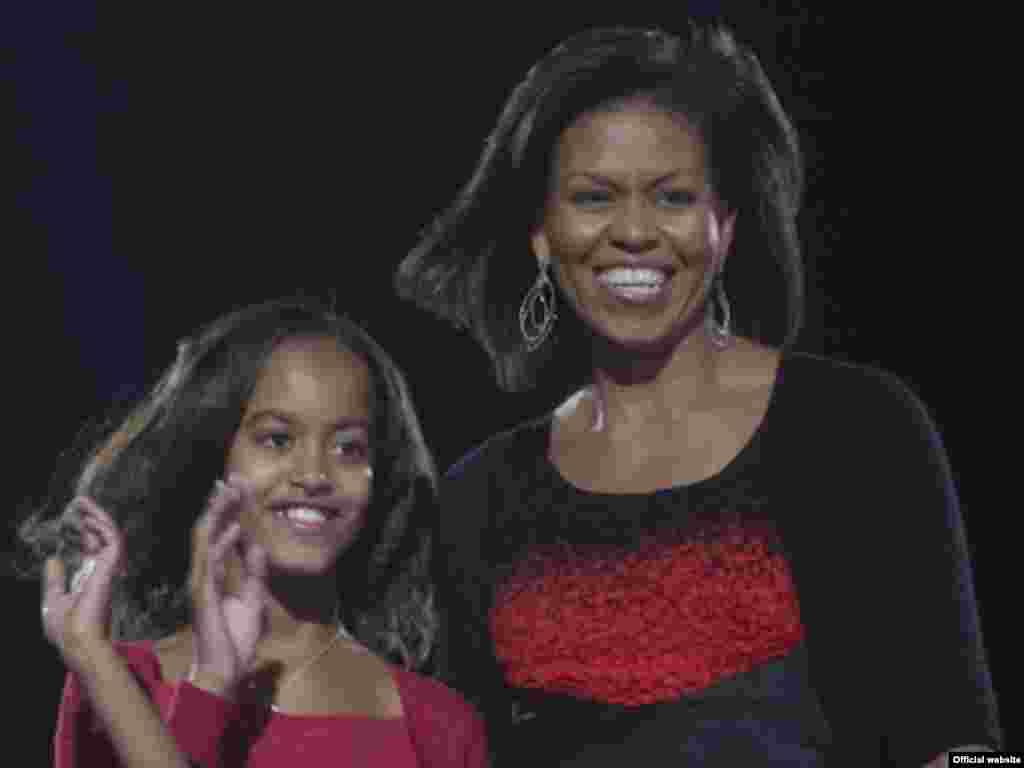 Obama's family, friends, and supporters celebrate victory at rally in Grant Park, Chicago, IL. - obama10