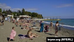 Крим, пляж у Алушті