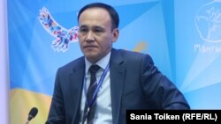 Заместитель начальника управления агентства по делам государственной службы и борьбе с коррупцией Мангистауской области Ерлеген Мендалиев. Актау, 23 ноября 2018 года.
