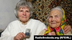 Свідок Голодомору Оксана Лук’янець (праворуч) і донька її рятівника Єгора Кривенка Віра Бабак
