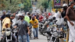 Redovi za benzin u Karakasu, jun 2020.