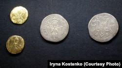 Зображення тризуба на монетах Великого князя Київського Володимира