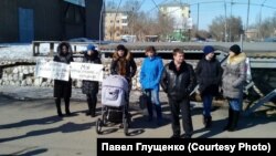 Митинг жительниц Усолье-Сибирское, возмущенных младенческой смертностью