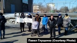 Митинг жительниц Приангарья, возмущенных младенческой смертностью