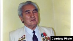 Асанкан Жумакматов 85 жашында дүйнө салган.