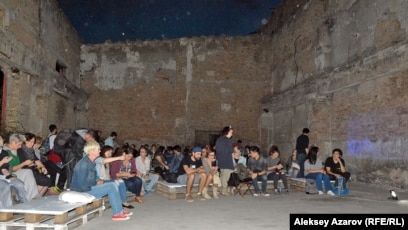 Күйеуі әйелін екеуіне де беруге көндірді