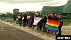 Сегодня перед зданием МВД прошла акция протеста, на которой правозащитники потребовали от следствия выявить и не скрывать от общественности мотивы ненависти в действиях обвиняемого