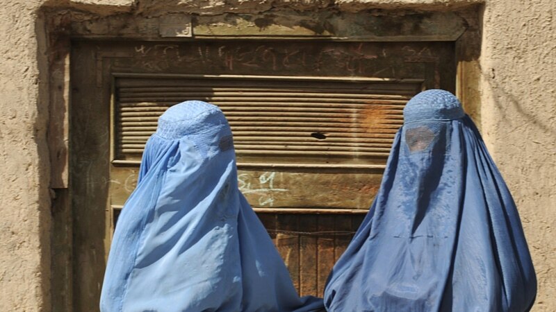 Талибанците во Авганистан одлучија жените да го покриваат лицето во јавност