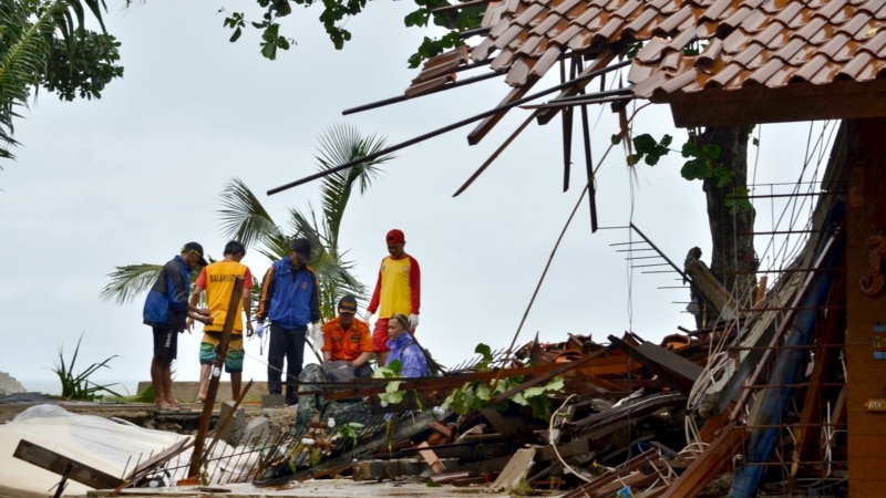 Индонезияда цунаминин курмандыктары 160тан ашты