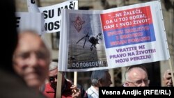 Sa protesta penzionera, Beograd, april 2015.