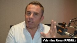 Felix Lucuțar în studioul Europei Libere la Chișinău