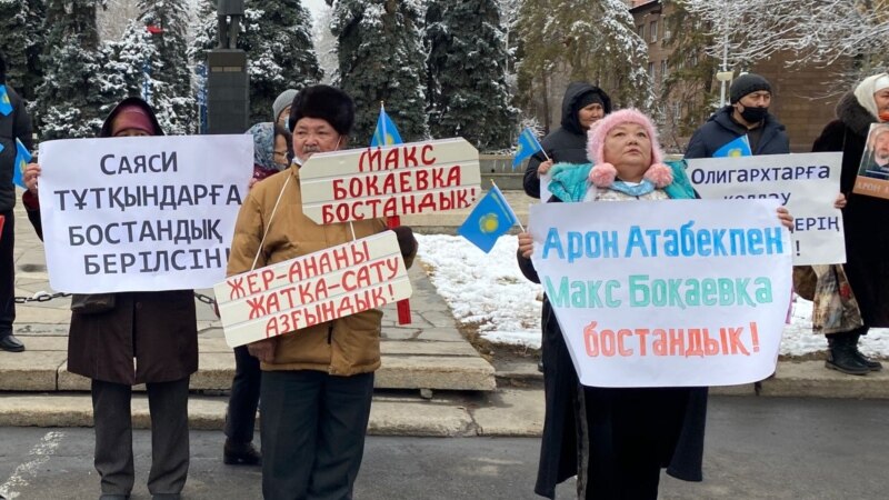 В Алматы прошел разрешенный властями митинг, на его повестке — бойкот парламентских выборов