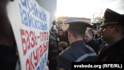 «Russians Go Home!». У Менску прайшоў «Народны сход» супраць расейскай вайсковай базы