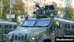Український військовий з американським протитанковим ракетним комплексом «Джавелін» (Javelin) під час військового параду до Дня Незалежності України. Київ, 24 серпня 2018 року