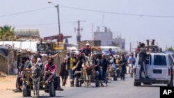 Raseljeni Palestinci stižu u centralnu Gazu nakon bega iz Rafe na jugu Pojasa Gaze, 9. maja 2024.