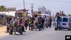 فرار خانواده ها از جنگ و بمباران در رفح 