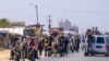 Palestinienii strămuți sosesc în centrul Gazei după ce au fugit din orașul Rafah, din sudul Gazei, în Deir al Balah, pe 9 mai 2024.