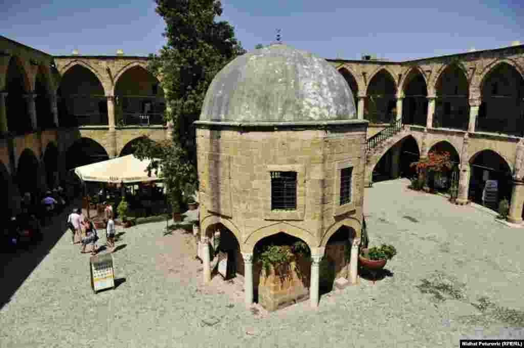 Bazar Bandabuliya i prenoći&scaron;te Buyuk Han