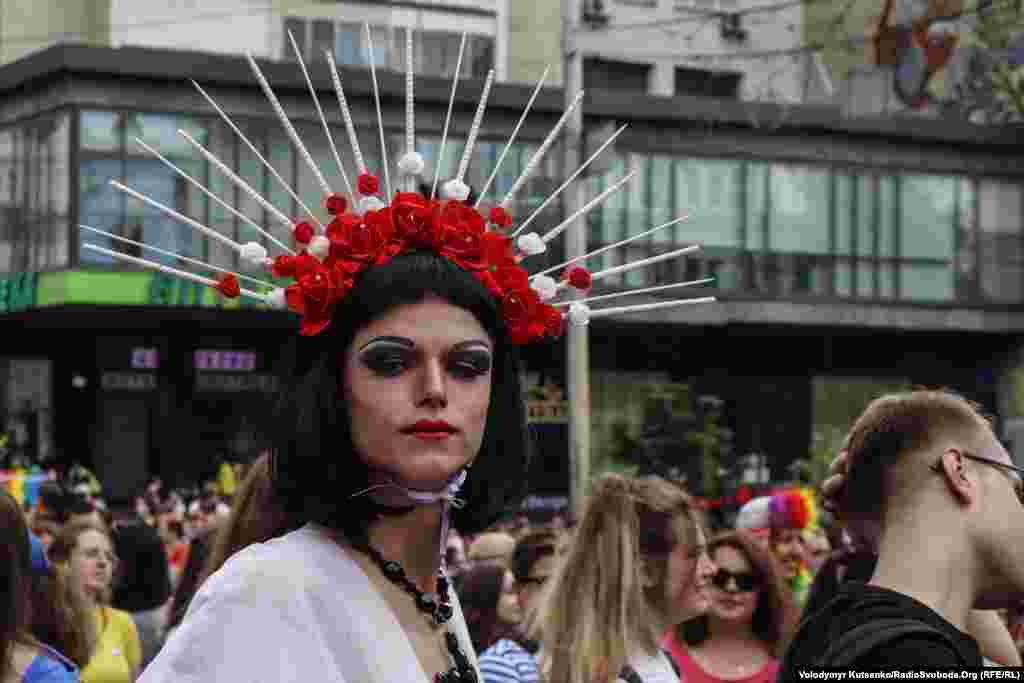 Щороку учасники і учасниці KyivPride постають у різних образах.