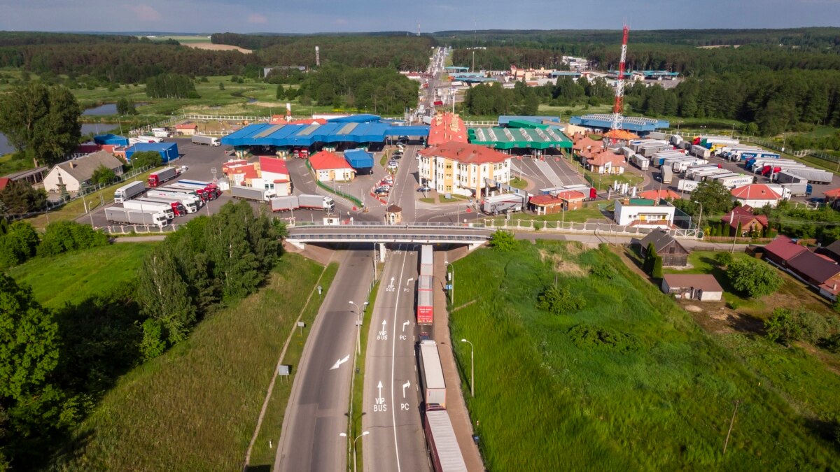 Трафік на кордоні Білорусі і ЄС скоротився на третину після запровадження санкцій