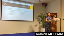 "Brojni su dokazi da se Kovač nalazio i na terenu": Istraživačica Fonda za humanitarno pravo Katarina Maruna na predstavljanju Dosijea: Tomislav Kovač u Beogradu, 15. jul 2025.