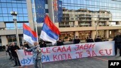 Sa jednog od antievropskih protesta u Beogradu ispred sedišta Delegacije EU, foto iz arhive