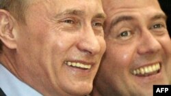 V.Putin və D.Medvedev