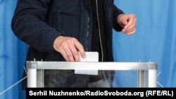 Посольство: «Петра Порошенка підтримало 72. Володимира Зеленського – 26»