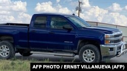 این تصویر که در اختیار رسانه‌ها قرار گرفته خودرویی را که هدف قرار گرفته نشان می‌دهد