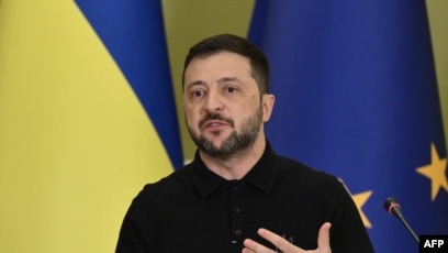 жыныстық қатынас үшін танысу belebeif Арқасына татуировкасы бар брюнетка порно жұлдызы