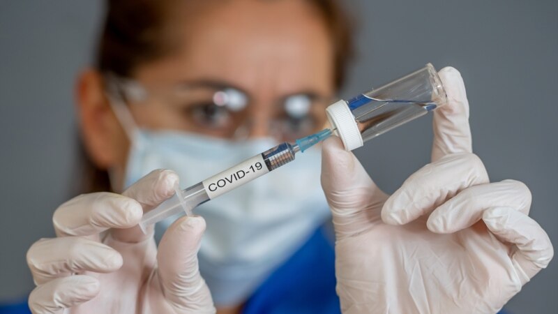 Vaksina e Oksfordit tregon 70 për qind mbrojtje ndaj koronavirusit