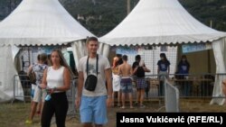 Preuzimanje ulaznica, odnosno narukvica za pristup festivalu (26. avgust)