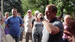 На Донеччині кандидат від «Опоблоку» не зміг провести зустріч з електоратом через гострі запитання – відео