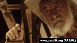Фильм «Танхо кайик» рассказывает о жизни пожилого мастера по изготовлению лодок, который живет одной лишь надеждой – когда-нибудь снова вернется море и он со своими юными учениками продолжает мастерить лодки.