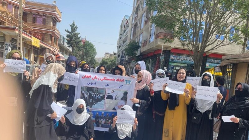 Aýallar Kabulda “Talybanyň” hukuk çäklendirmelerine garşy protest bildirdi