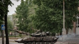 Një tank ukrainas në Severodonjeck në maj të vitit 2022. 