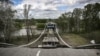 Un pod care făcea legătura dintre orașele Lîsîchansk și Severodonețk a fost distrus pe 22 mai 2022. 